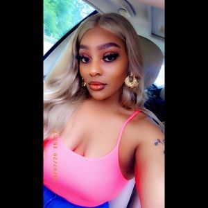 Meet your Posher, Dominique